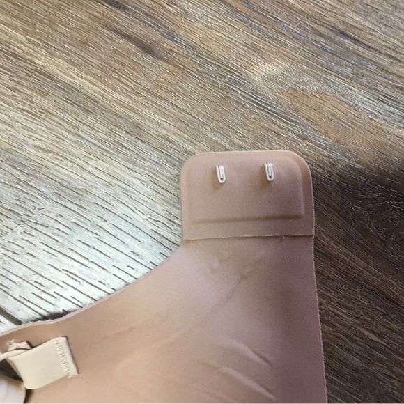 Knix Nude Seamless Revolution V Neck Bra - Picture 8 of 9